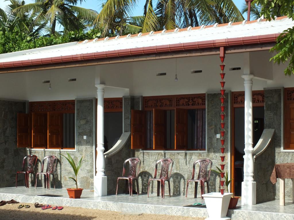 Beach Corner Hotel Weligama Exterior photo