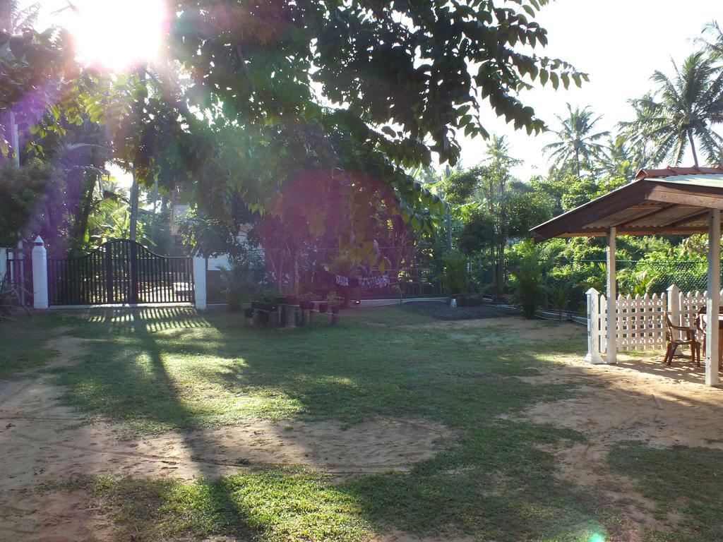 Beach Corner Hotel Weligama Exterior photo