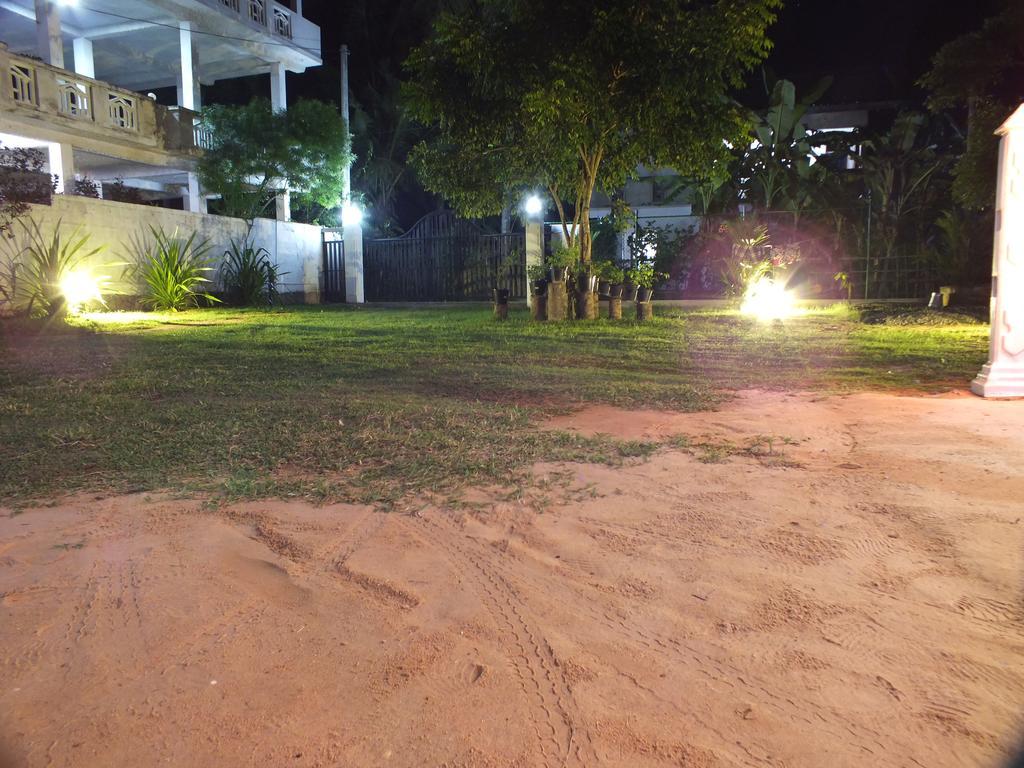Beach Corner Hotel Weligama Exterior photo