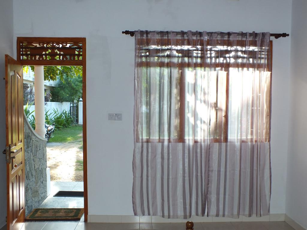 Beach Corner Hotel Weligama Room photo