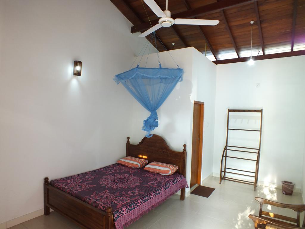 Beach Corner Hotel Weligama Room photo