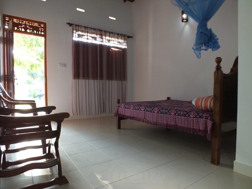 Beach Corner Hotel Weligama Room photo