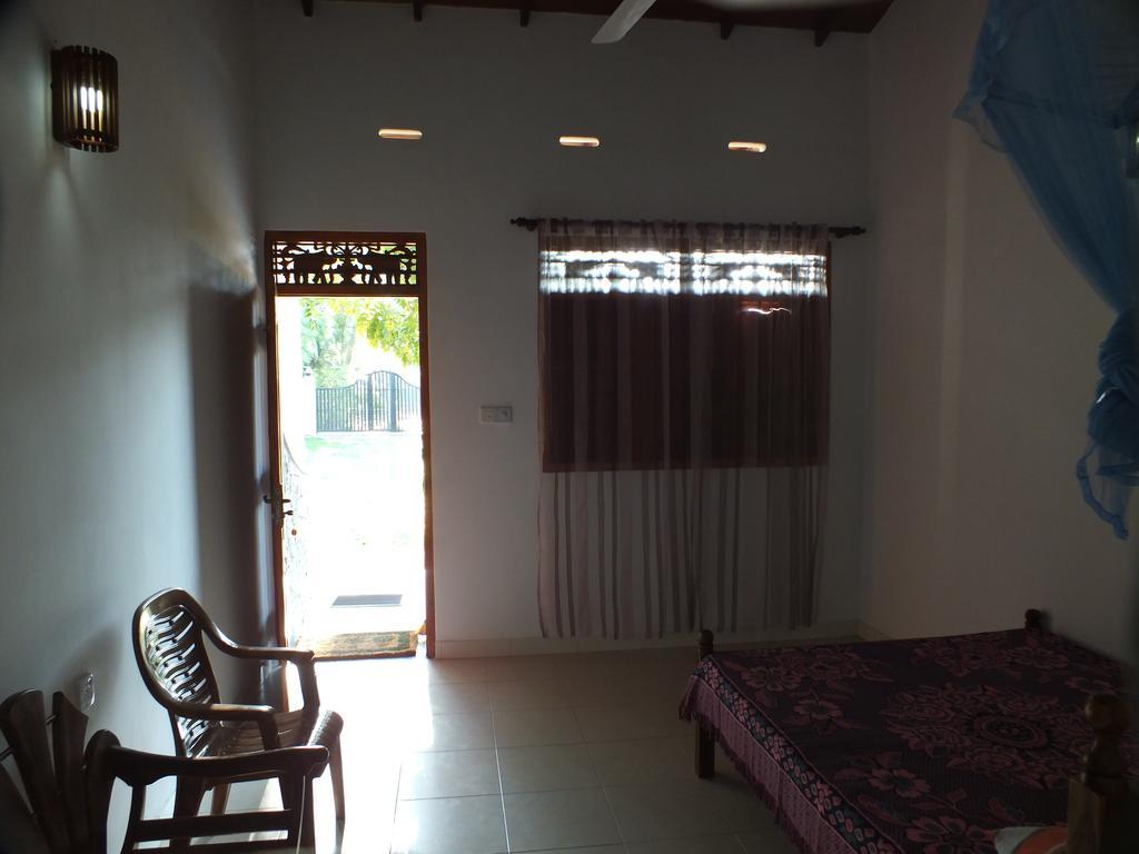 Beach Corner Hotel Weligama Room photo