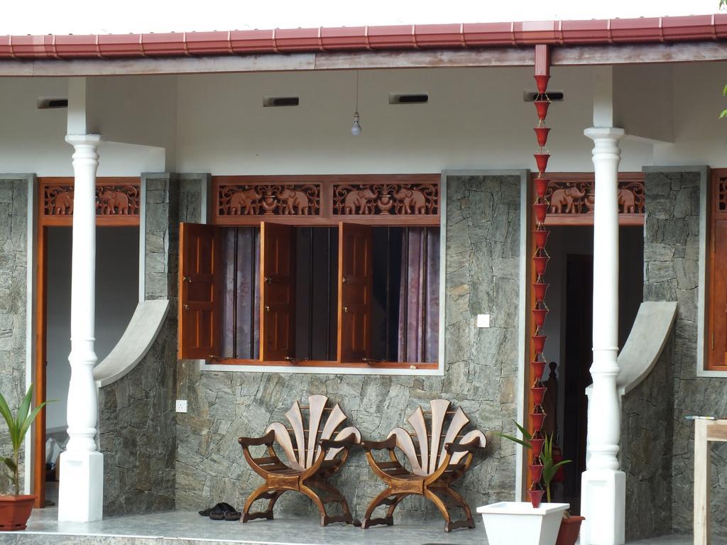 Beach Corner Hotel Weligama Exterior photo