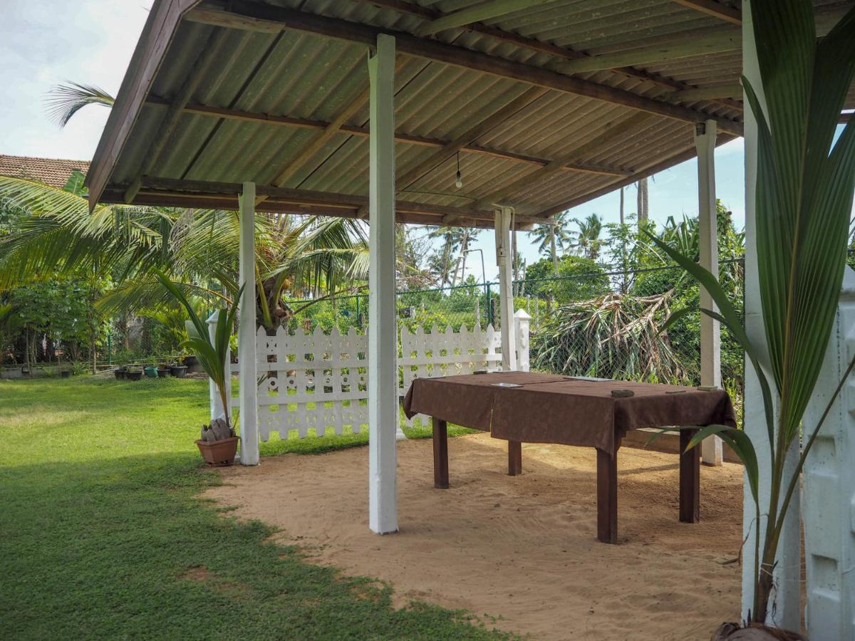 Beach Corner Hotel Weligama Exterior photo