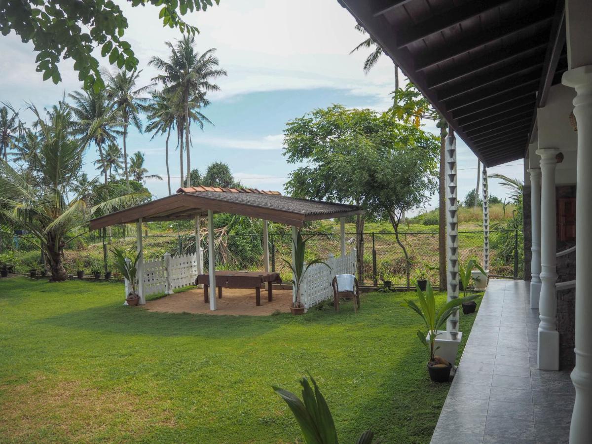 Beach Corner Hotel Weligama Exterior photo