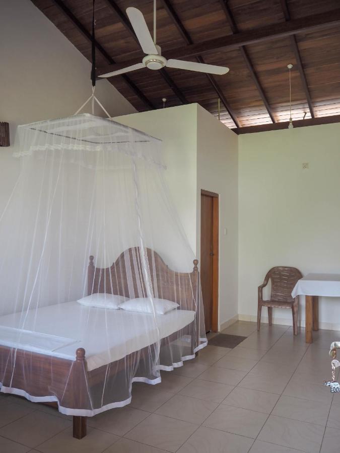 Beach Corner Hotel Weligama Exterior photo