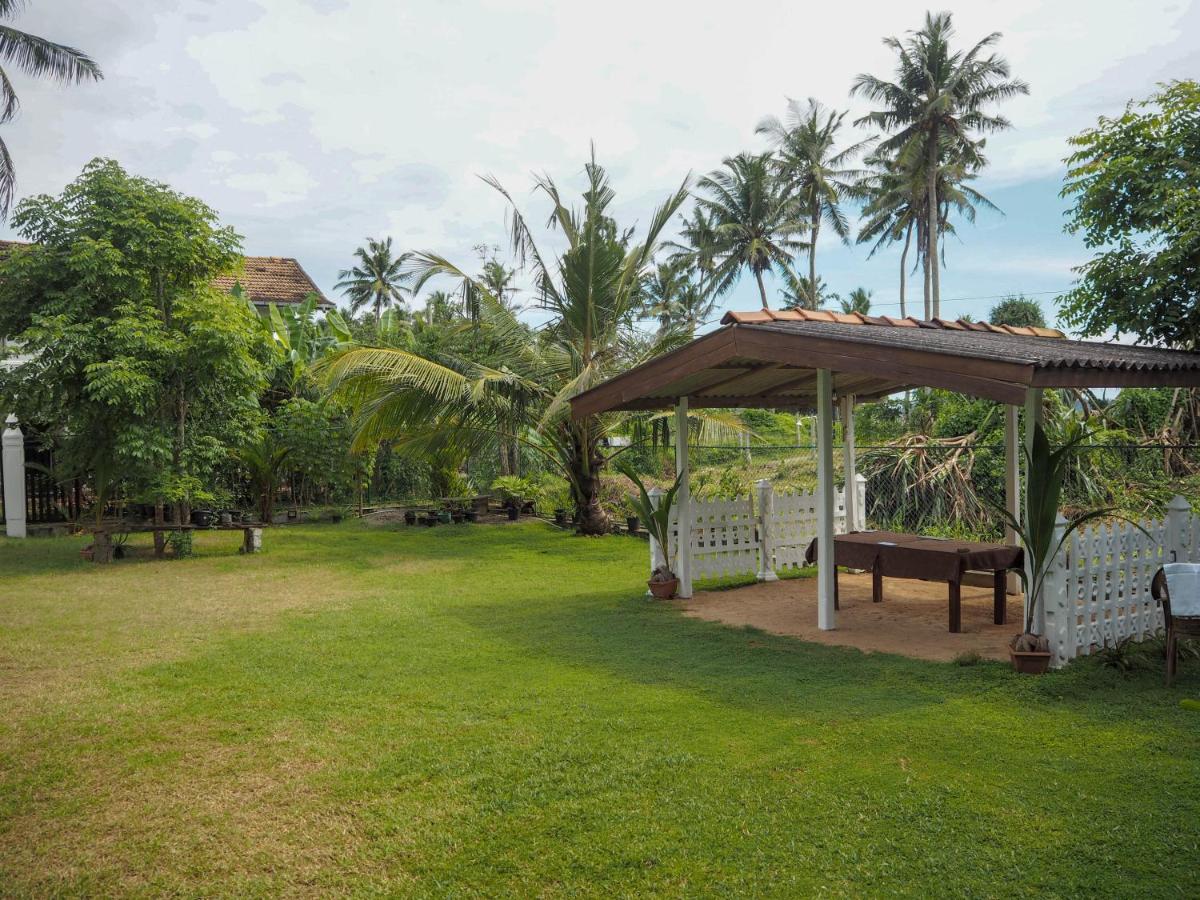 Beach Corner Hotel Weligama Exterior photo