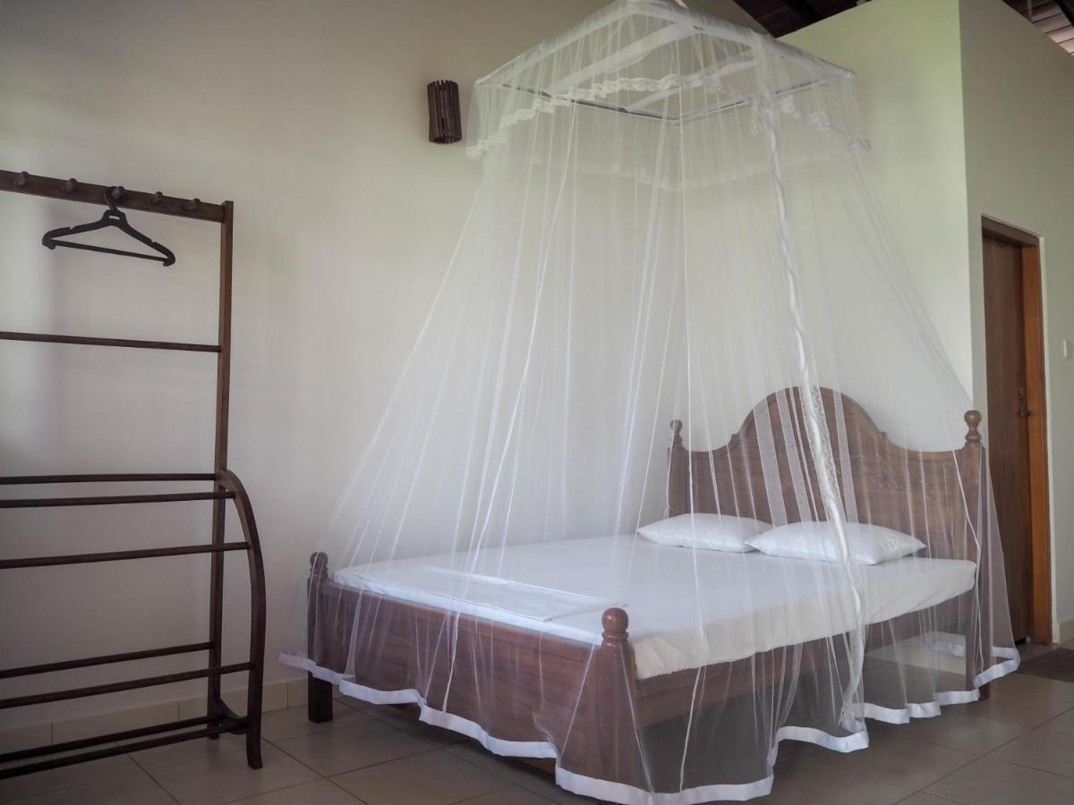 Beach Corner Hotel Weligama Exterior photo