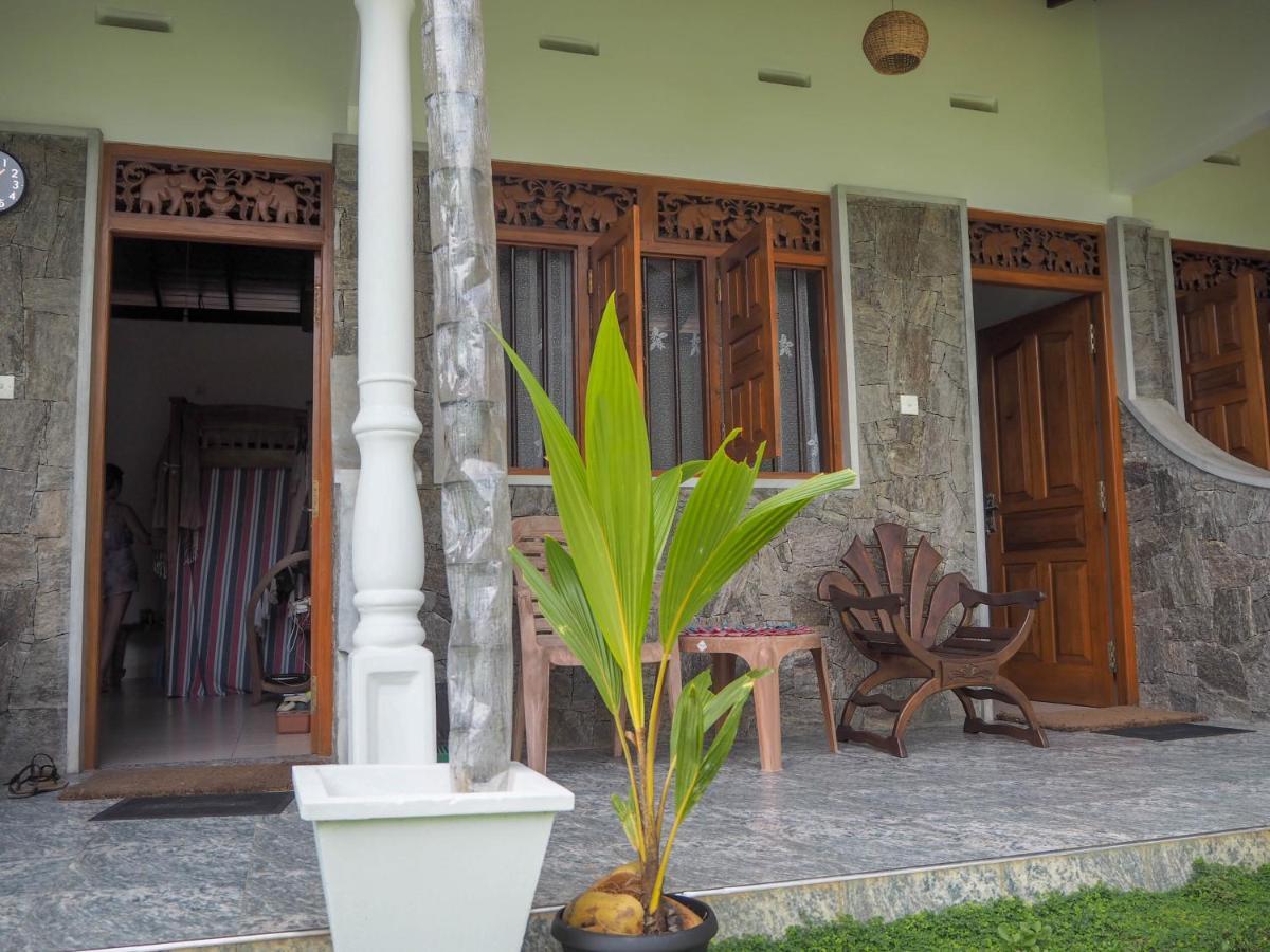 Beach Corner Hotel Weligama Exterior photo