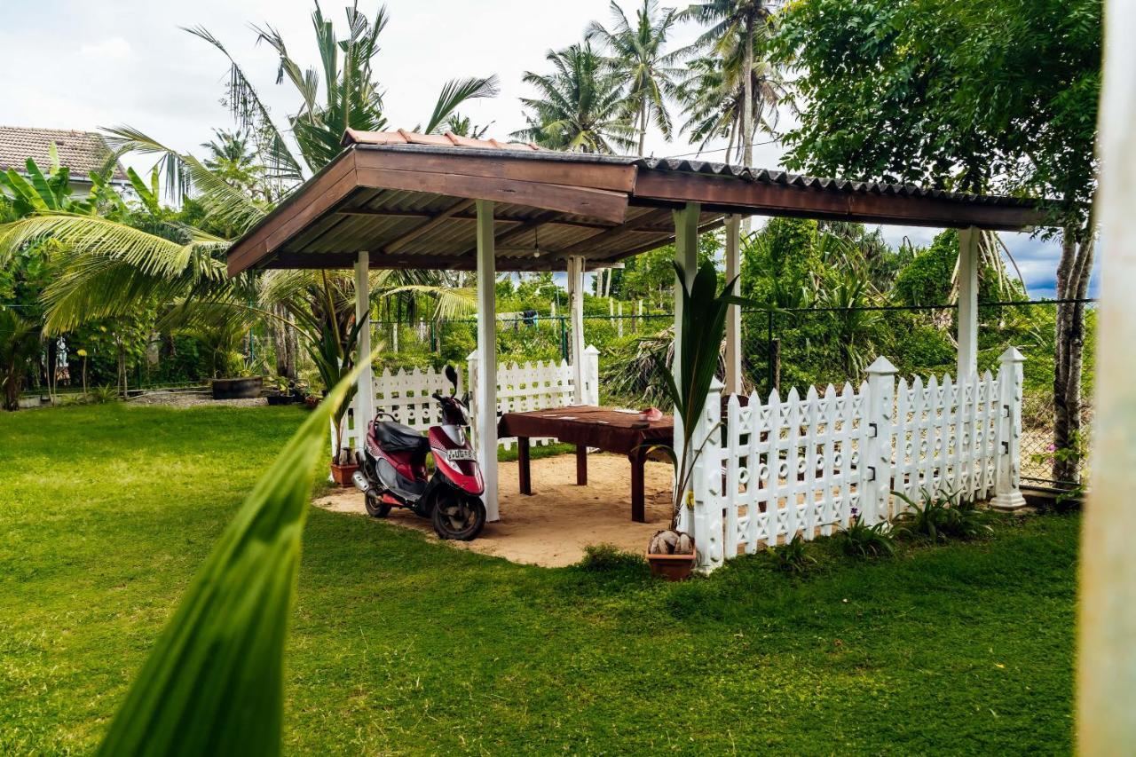 Beach Corner Hotel Weligama Exterior photo